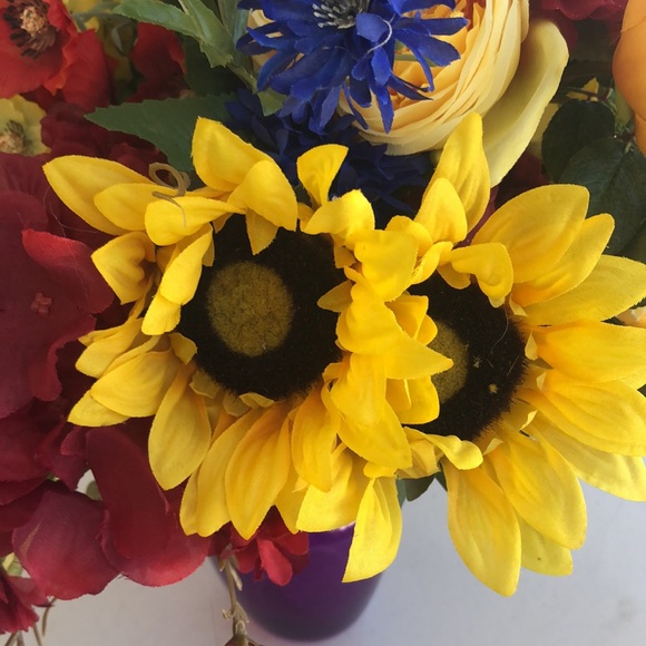 Bundle of many different faux silk flowers!  🌸 💐 - Picture 13 of 16